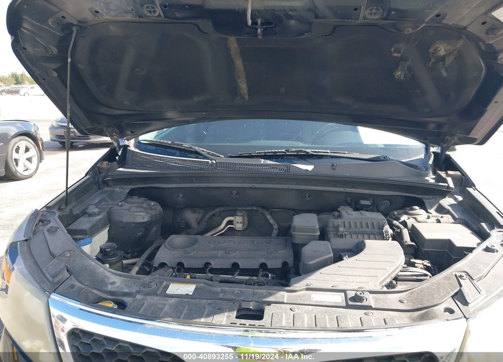 2011 KIA SORENTO LX VIN: 5XYKT4A11BG066827