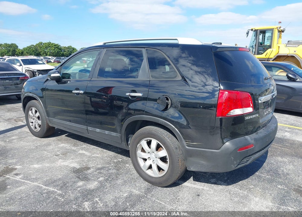 2011 KIA SORENTO LX VIN: 5XYKT4A11BG066827