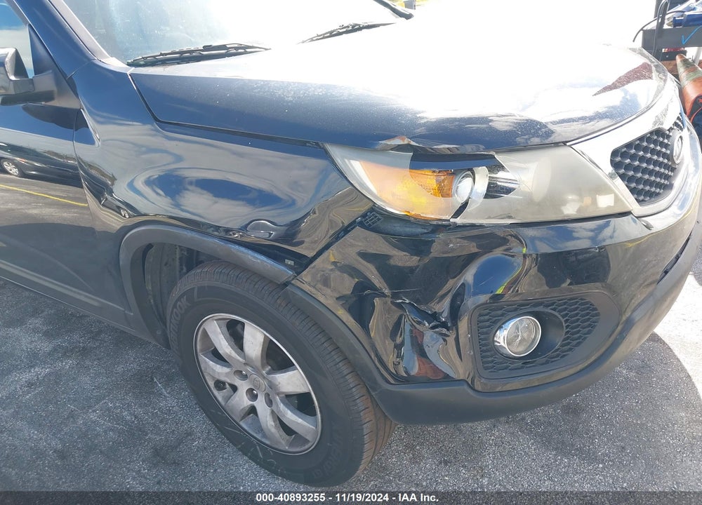 2011 KIA SORENTO LX VIN: 5XYKT4A11BG066827