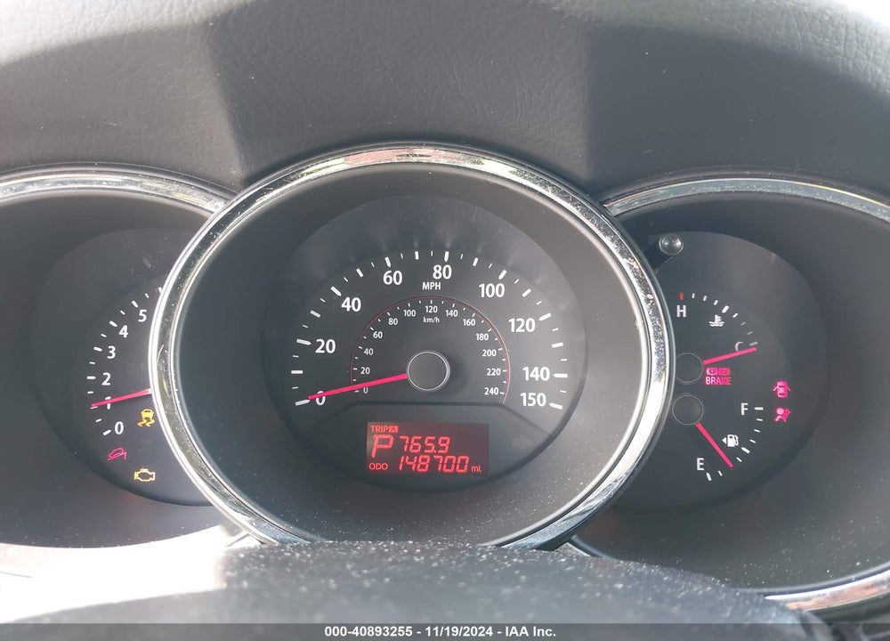 2011 KIA SORENTO LX VIN: 5XYKT4A11BG066827