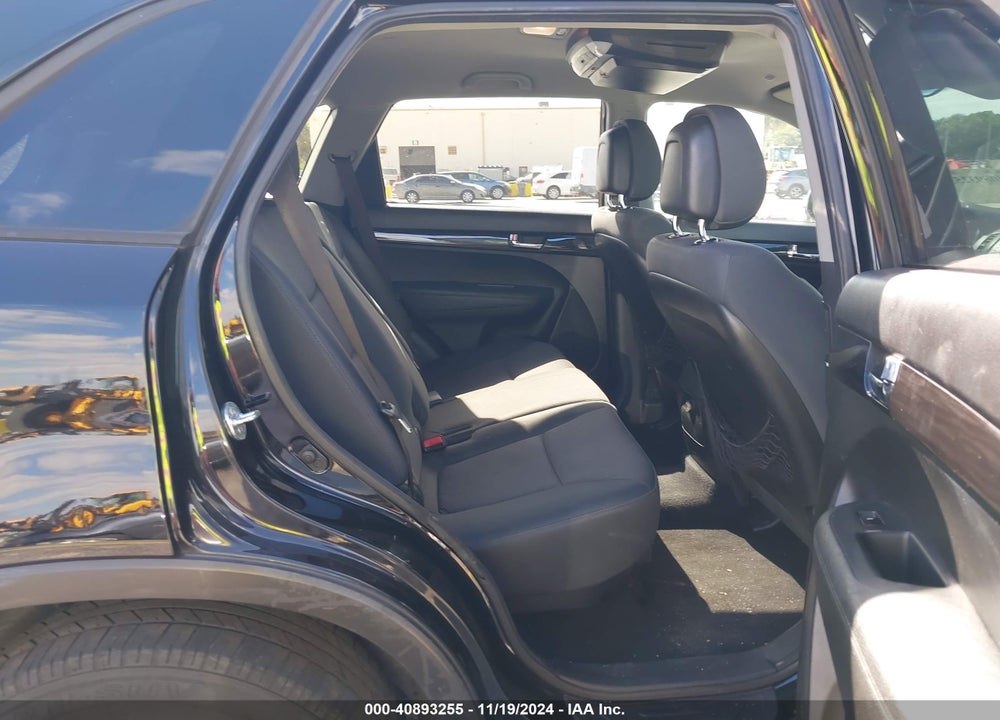 2011 KIA SORENTO LX VIN: 5XYKT4A11BG066827