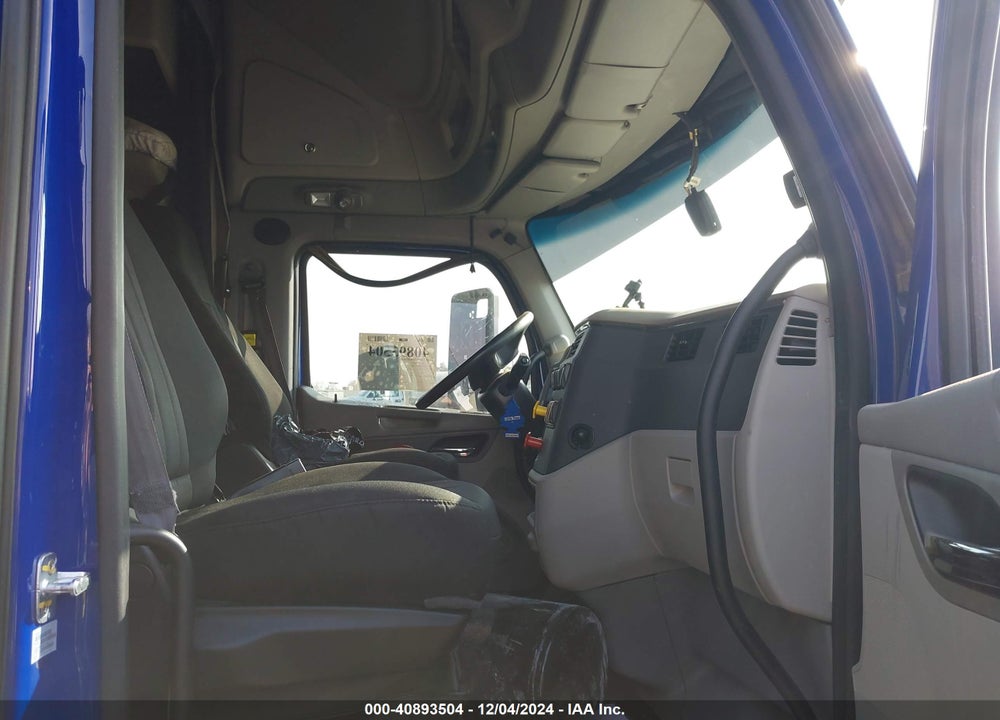 2021 PETERBILT 579 VIN: 1XPBD49X1MD735460