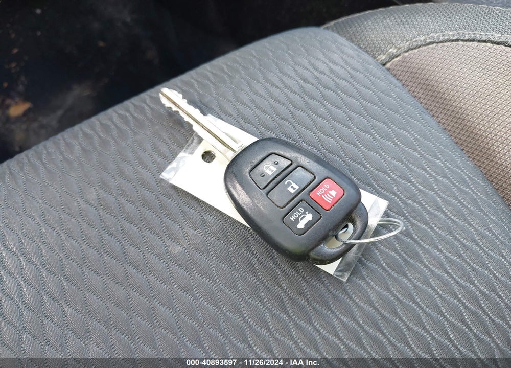 2017 TOYOTA COROLLA LE VIN: 5YFBURHE6HP705713