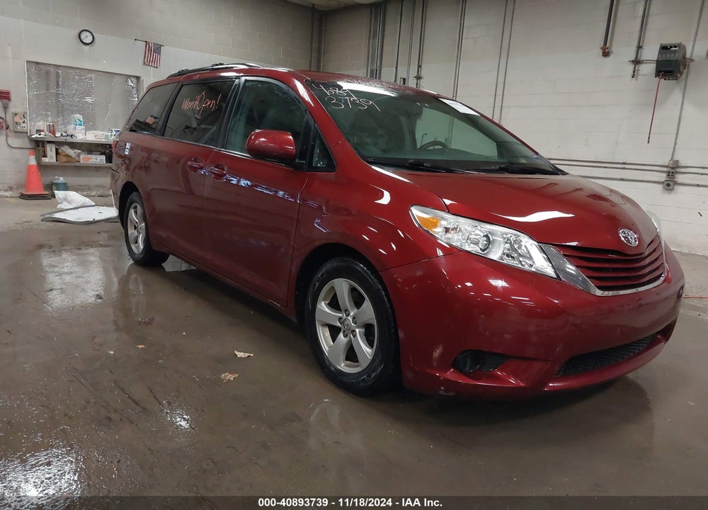 2015 TOYOTA SIENNA LE 8 PASSENGER VIN: 5TDKK3DC4FS555418