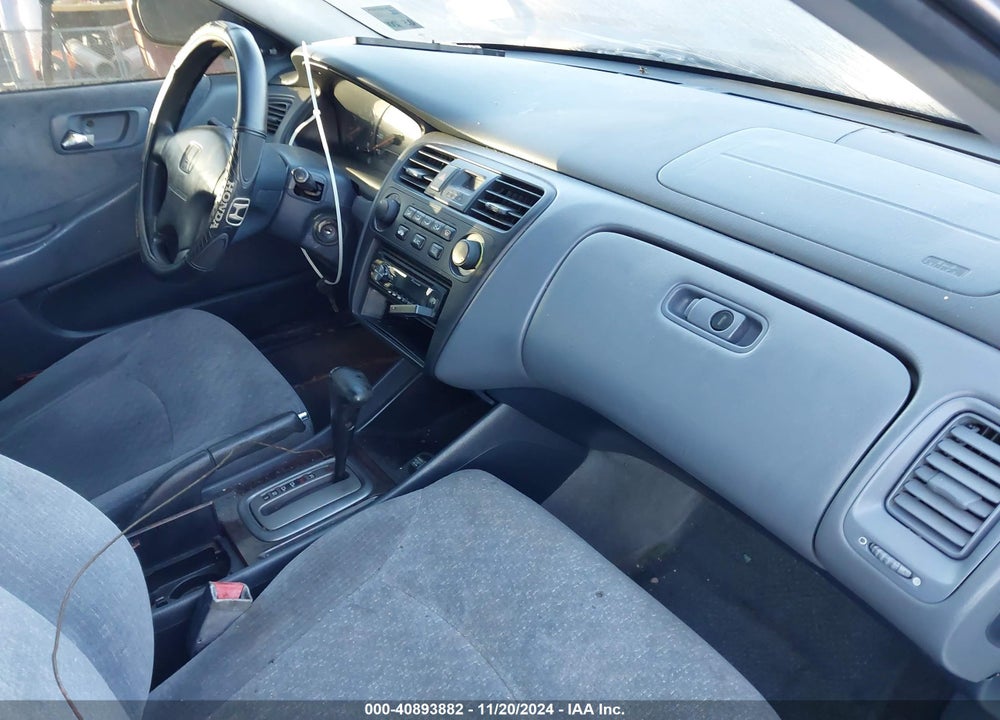 2002 HONDA ACCORD 2.3 VP VIN: 1HGCF86662A113553