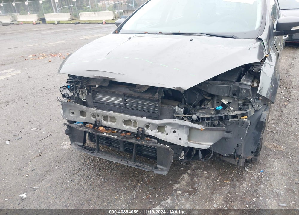 2018 FORD FOCUS SE VIN: 1FADP3K24JL260503
