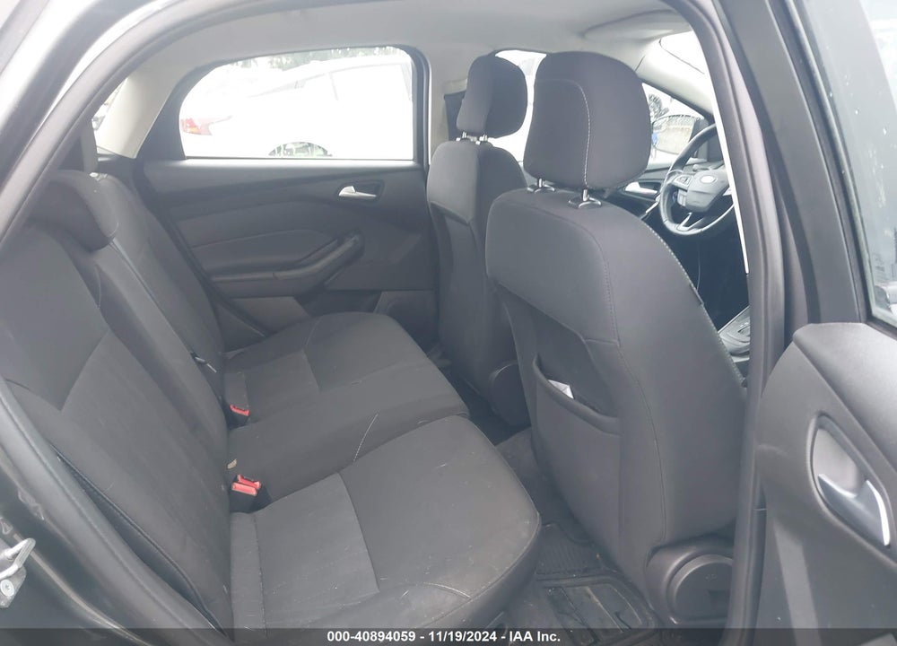 2018 FORD FOCUS SE VIN: 1FADP3K24JL260503