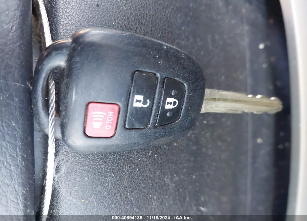 2013 TOYOTA RAV4 XLE VIN: 2T3WFREV5DW006590