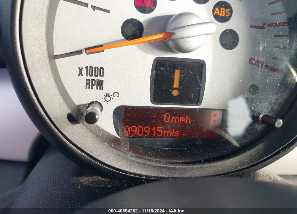 2011 MINI COOPER CLUBMAN VIN: WMWZF3C51BT187830