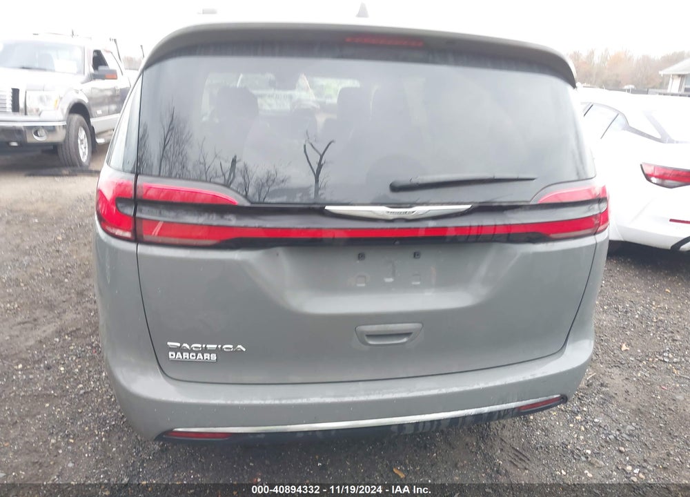 2022 CHRYSLER PACIFICA TOURING L VIN: 2C4RC1BG8NR169811