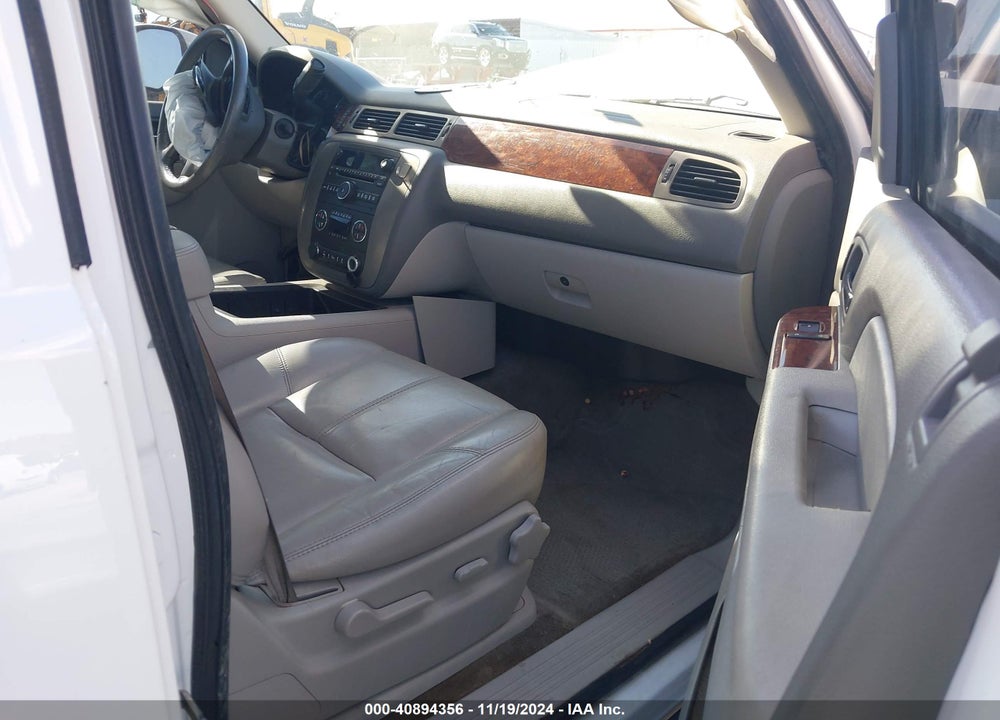 2014 GMC YUKON XL 1500 SLT VIN: 1GKS2KE78ER126571