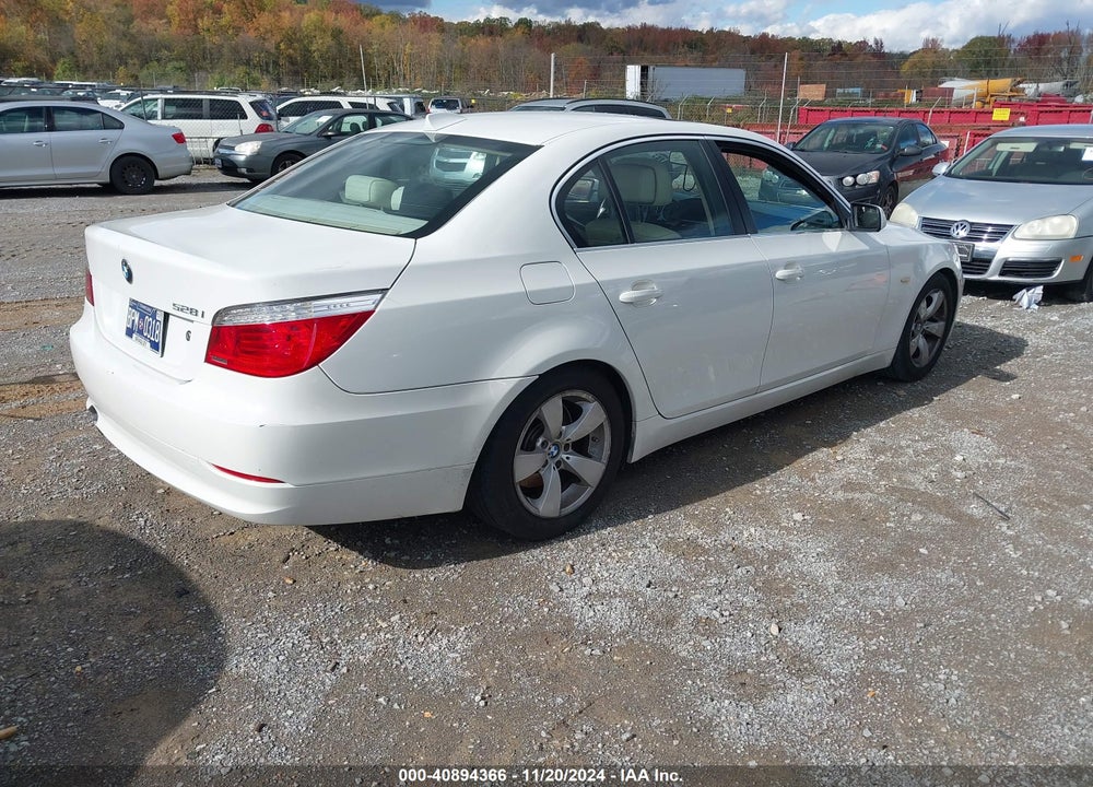 2008 BMW 528I VIN: WBANU53558CT15544