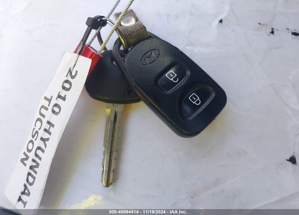 2010 HYUNDAI TUCSON GLS VIN: KM8JU3AC9AU056527