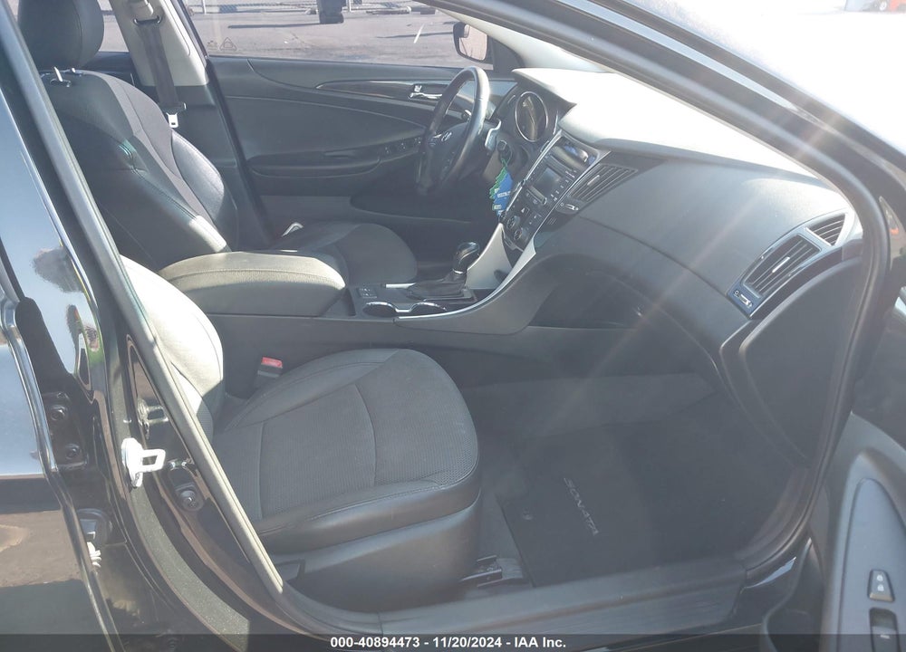 2014 HYUNDAI SONATA SE VIN: 5NPEC4AC5EH918561