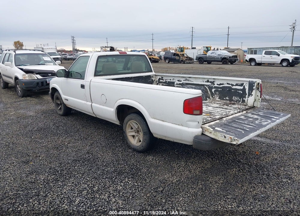 2001 CHEVROLET S-10 VIN: 1GCCS14W018166811