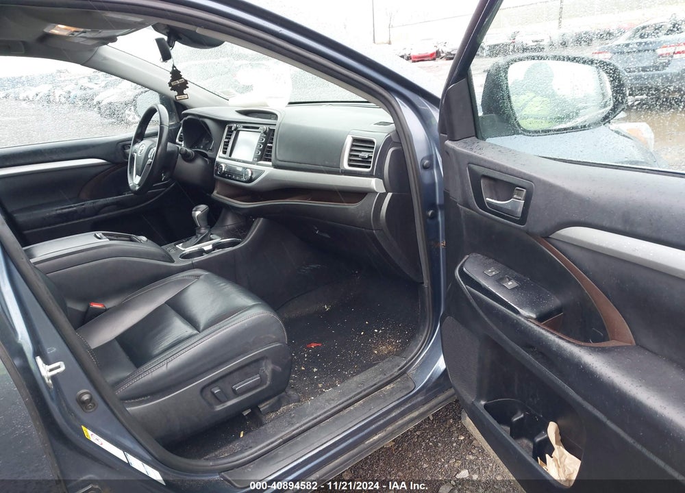2019 TOYOTA HIGHLANDER XLE VIN: 5TDJZRFH5KS739389