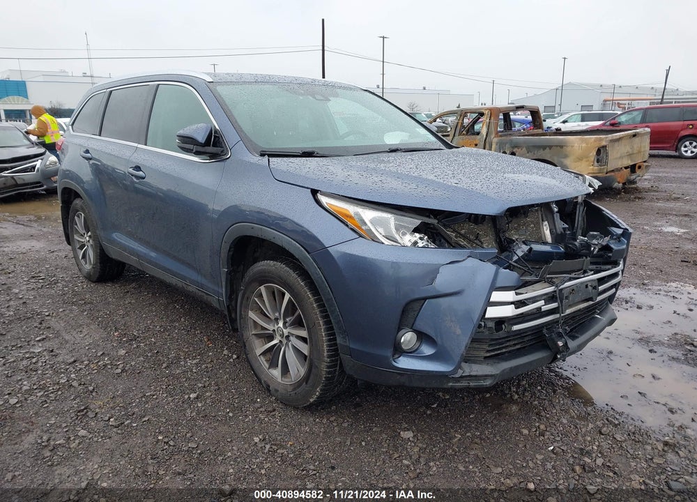 2019 TOYOTA HIGHLANDER XLE VIN: 5TDJZRFH5KS739389