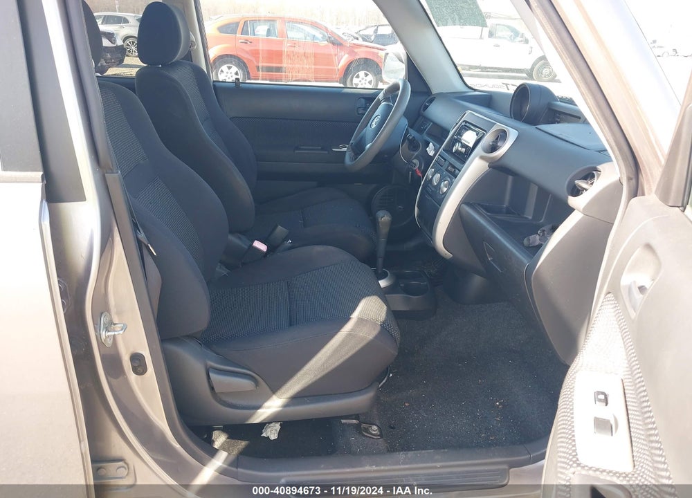2004 SCION XB VIN: JTLKT324040164943