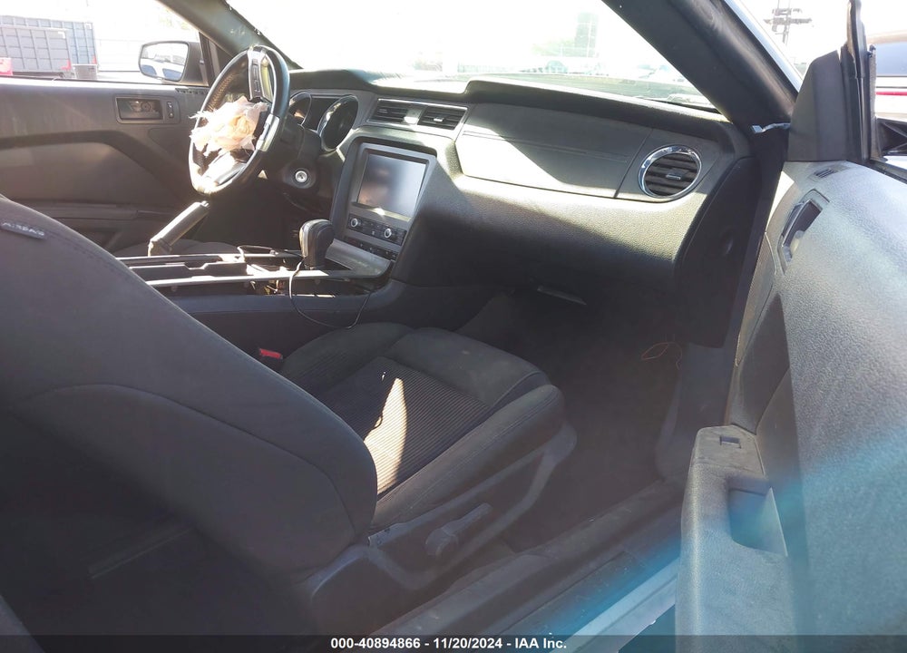 2014 FORD MUSTANG VIN: 1ZVBP8AM1E5240153