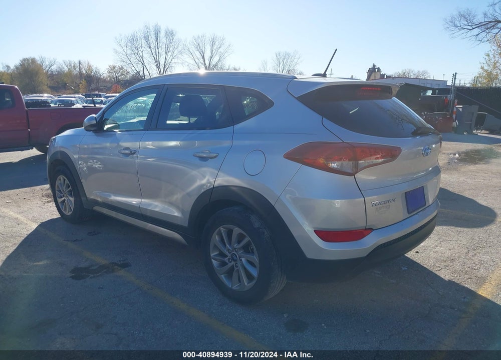 2017 HYUNDAI TUCSON SE VIN: KM8J33A41HU328459