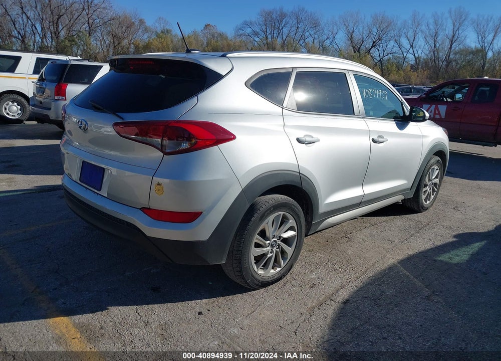 2017 HYUNDAI TUCSON SE VIN: KM8J33A41HU328459