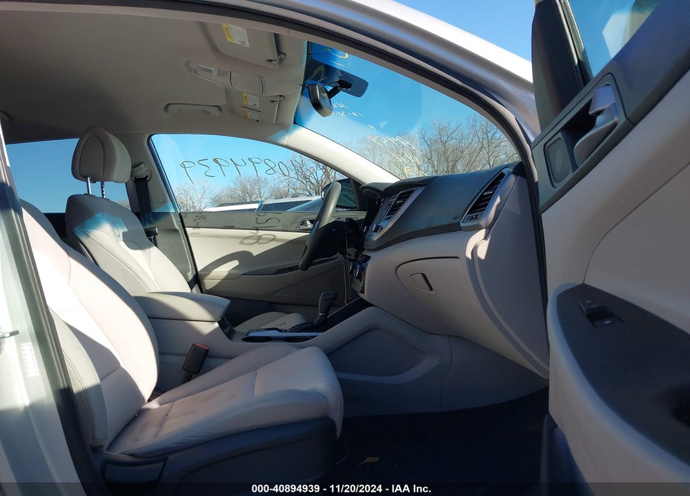 2017 HYUNDAI TUCSON SE VIN: KM8J33A41HU328459