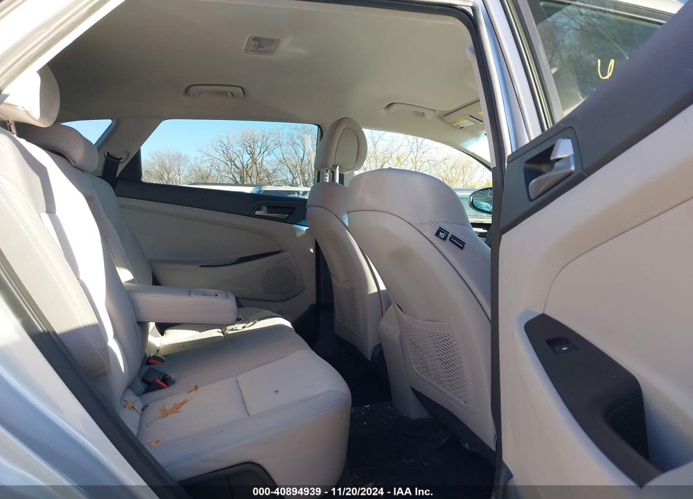 2017 HYUNDAI TUCSON SE VIN: KM8J33A41HU328459