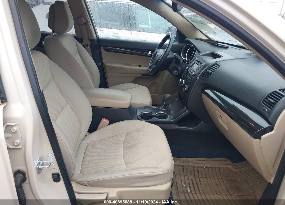 2011 KIA SORENTO LX VIN: 5XYKT3A11BG089499