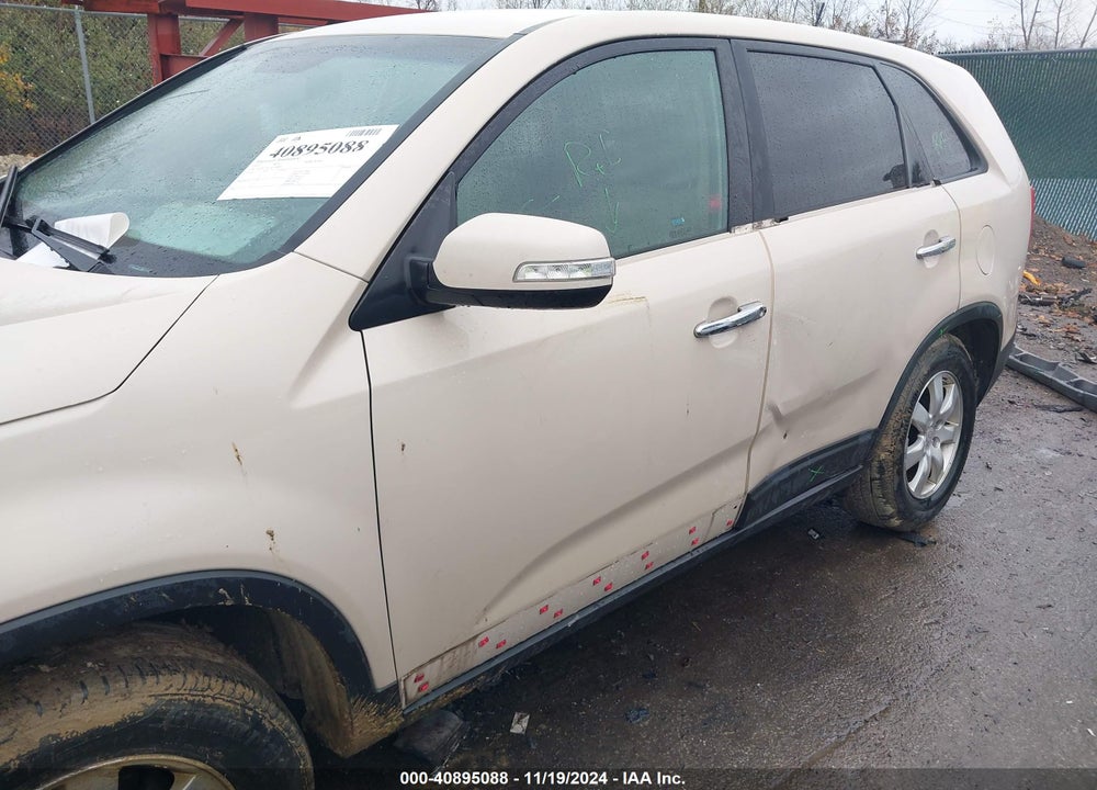 2011 KIA SORENTO LX VIN: 5XYKT3A11BG089499