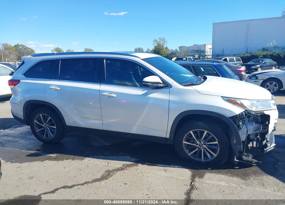 2019 TOYOTA HIGHLANDER XLE VIN: 5TDKZRFH7KS306094