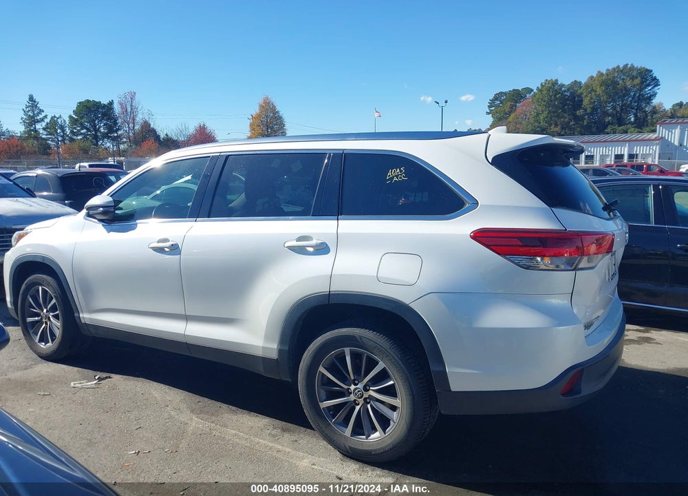 2019 TOYOTA HIGHLANDER XLE VIN: 5TDKZRFH7KS306094