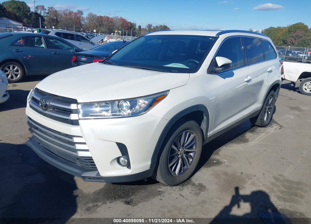2019 TOYOTA HIGHLANDER XLE VIN: 5TDKZRFH7KS306094