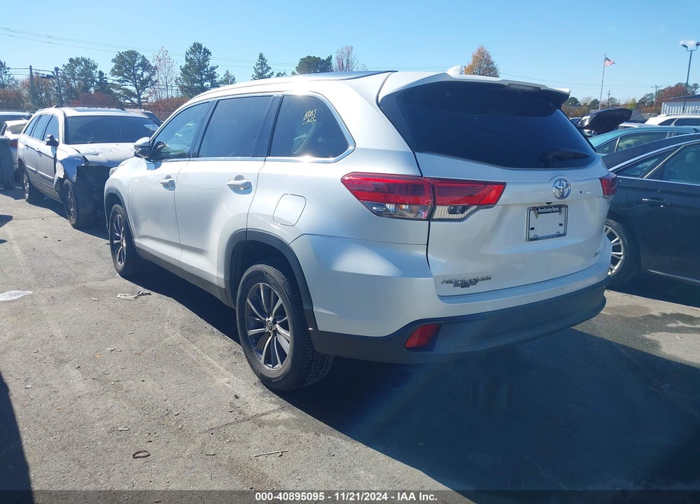 2019 TOYOTA HIGHLANDER XLE VIN: 5TDKZRFH7KS306094