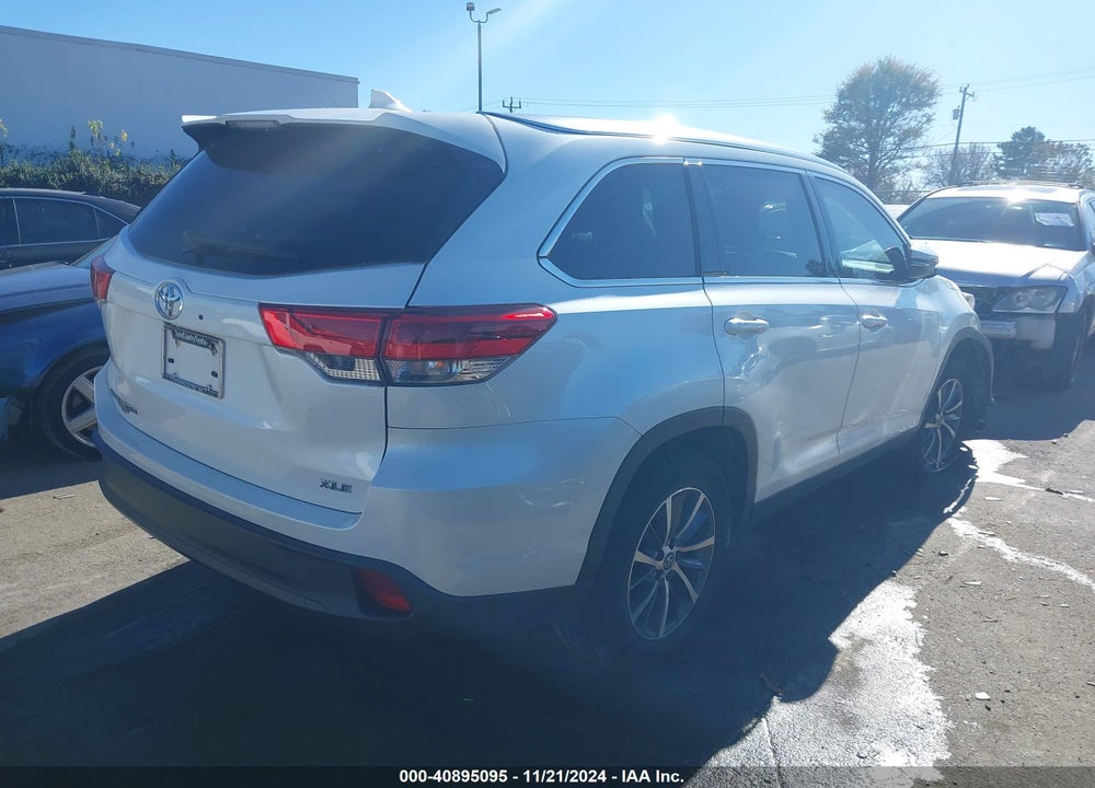 2019 TOYOTA HIGHLANDER XLE VIN: 5TDKZRFH7KS306094