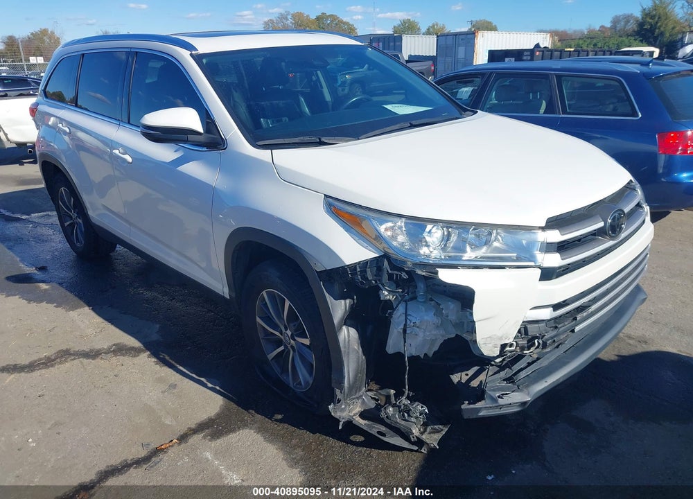 2019 TOYOTA HIGHLANDER XLE VIN: 5TDKZRFH7KS306094