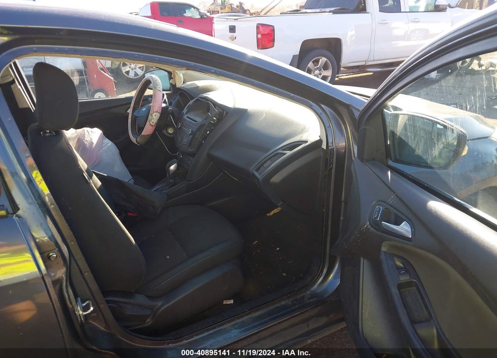 2017 FORD FOCUS VIN: 1FADP3F20HL205020