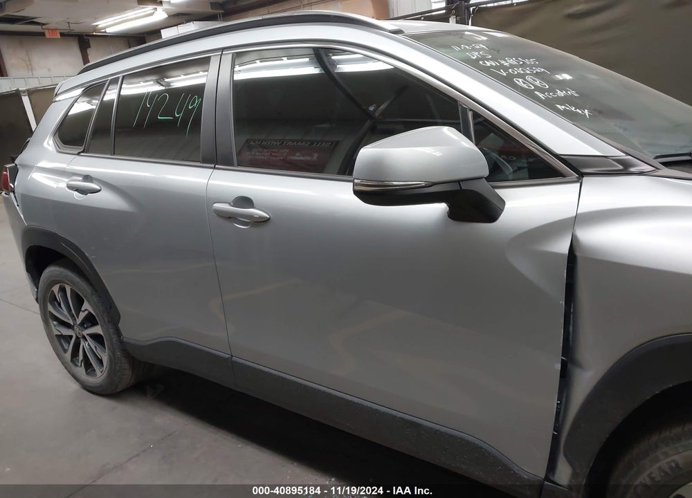 2022 TOYOTA COROLLA CROSS XLE VIN: 7MUDAABG8NV022529