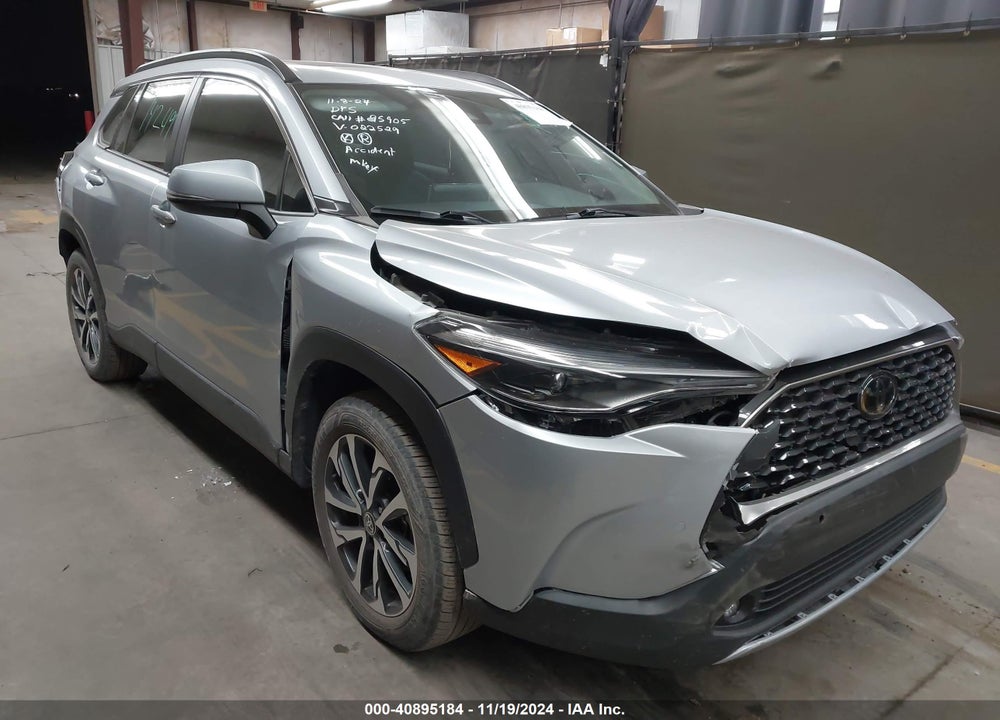2022 TOYOTA COROLLA CROSS XLE VIN: 7MUDAABG8NV022529