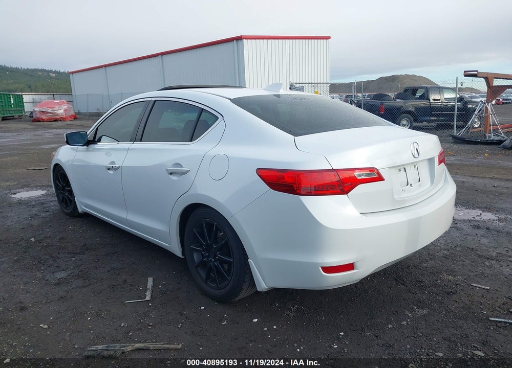 2013 ACURA ILX 2.0L VIN: 19VDE1F33DE013227
