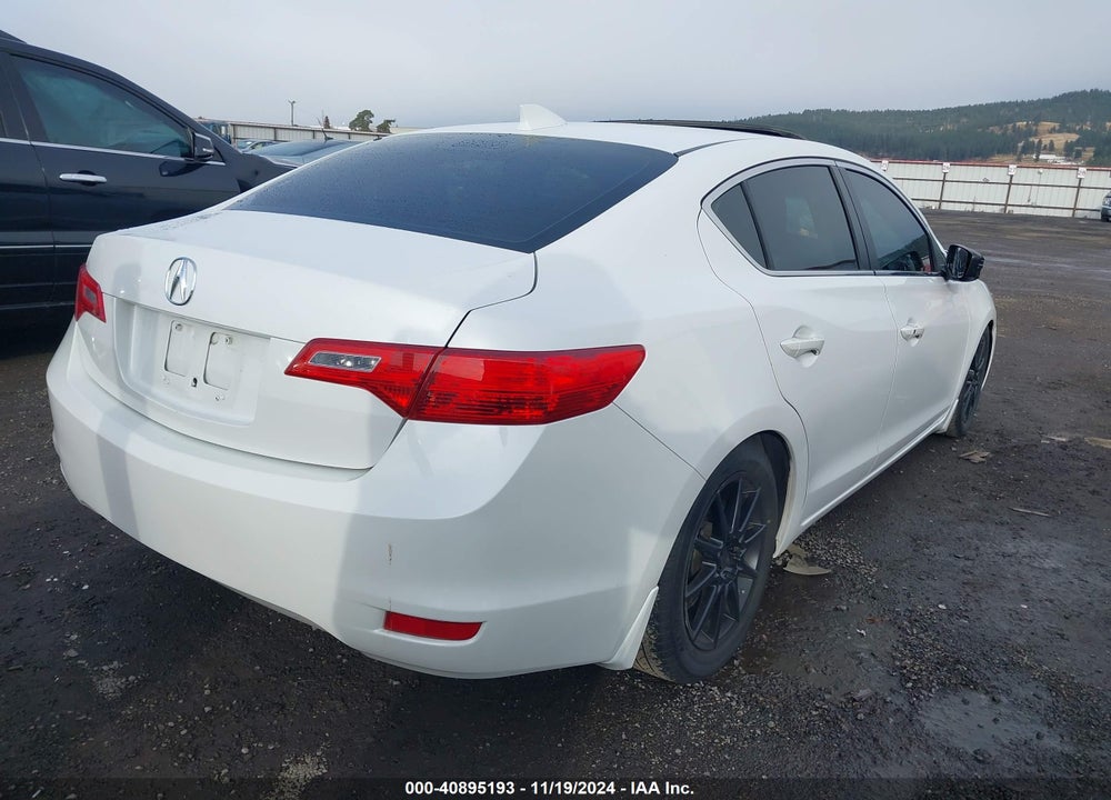 2013 ACURA ILX 2.0L VIN: 19VDE1F33DE013227