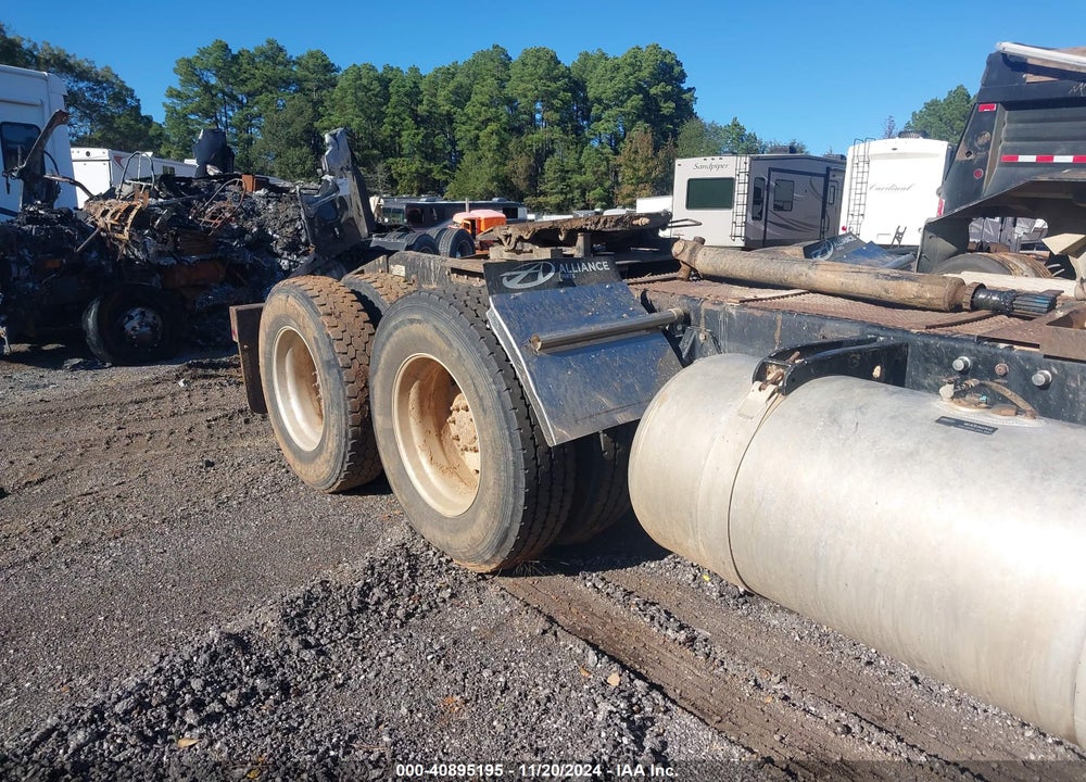 1995 PETERBILT 379 VIN: 1XP5DR9X6SD378848