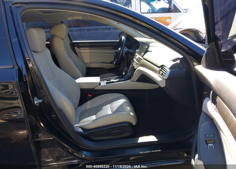 2018 HONDA ACCORD VIN: 1HGCV1F9XJA000207