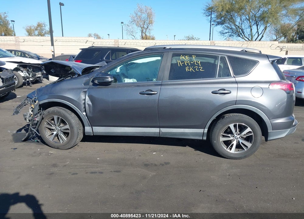 2018 TOYOTA RAV4 ADVENTURE/XLE VIN: 2T3WFREV1JW497140