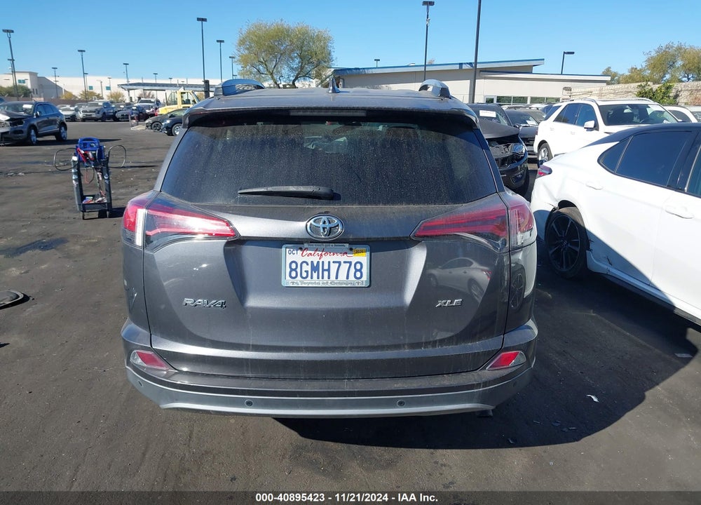 2018 TOYOTA RAV4 ADVENTURE/XLE VIN: 2T3WFREV1JW497140