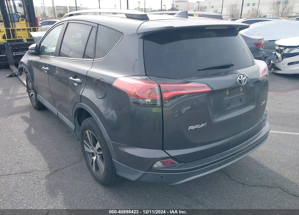2018 TOYOTA RAV4 ADVENTURE/XLE VIN: 2T3WFREV1JW497140