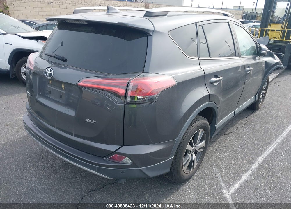 2018 TOYOTA RAV4 ADVENTURE/XLE VIN: 2T3WFREV1JW497140