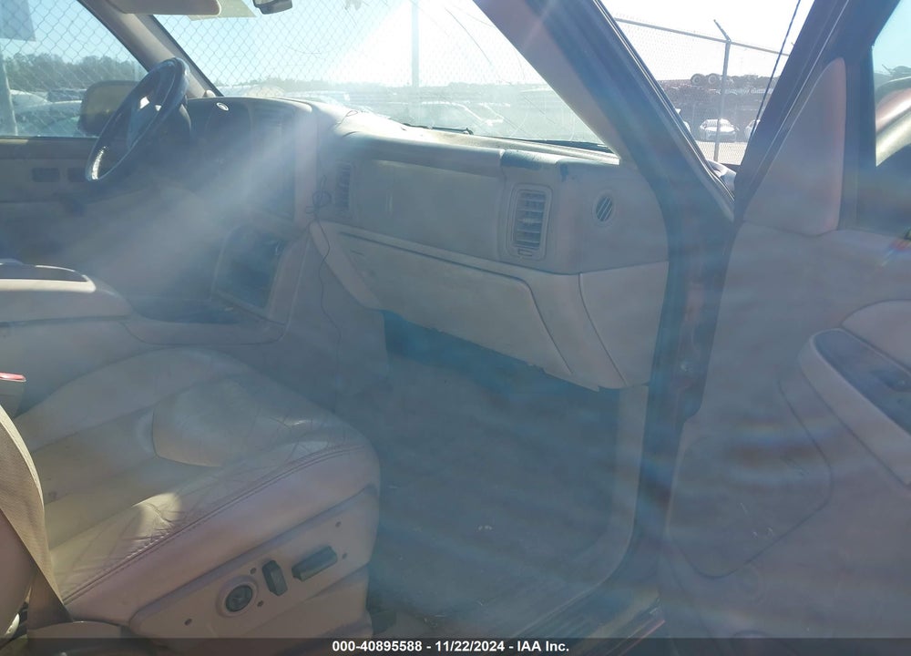 2003 CHEVROLET SUBURBAN 1500 LT VIN: 1GNEC16Z33J214737