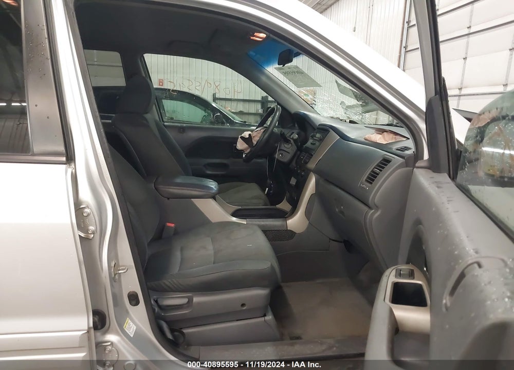 2006 HONDA PILOT LX VIN: 5FNYF18166B012135