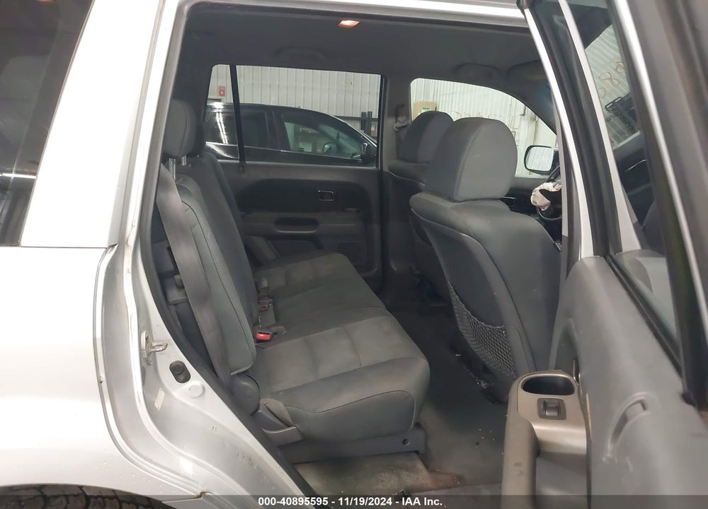 2006 HONDA PILOT LX VIN: 5FNYF18166B012135