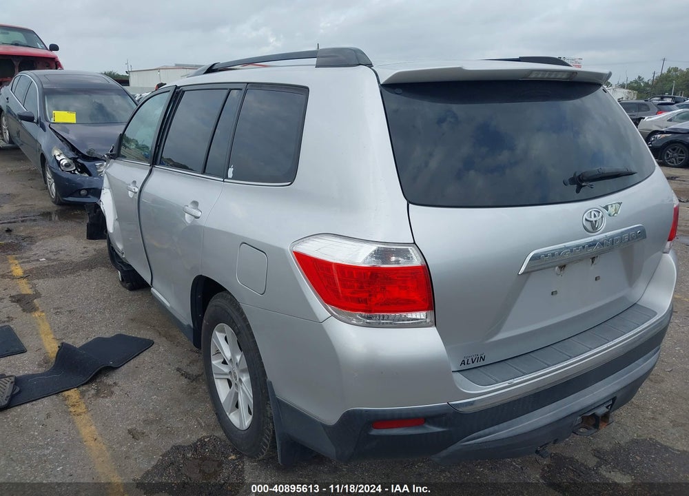 2013 TOYOTA HIGHLANDER BASE PLUS V6 VIN: 5TDZK3EH3DS107810